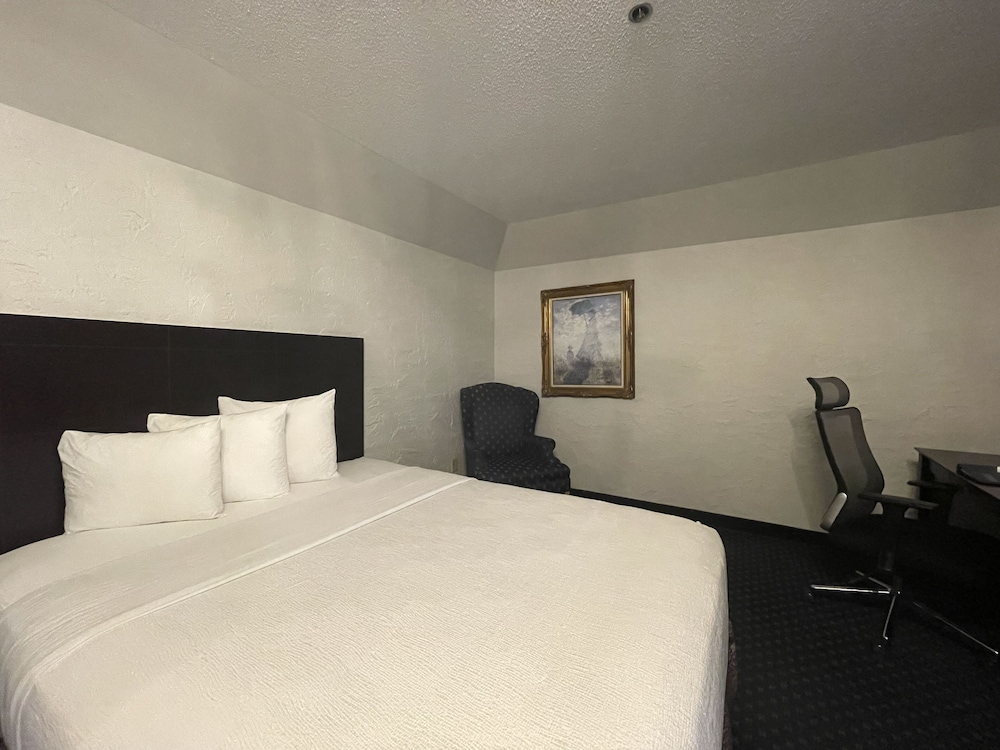 Standard Room, 2 Queen Beds - Photo 5