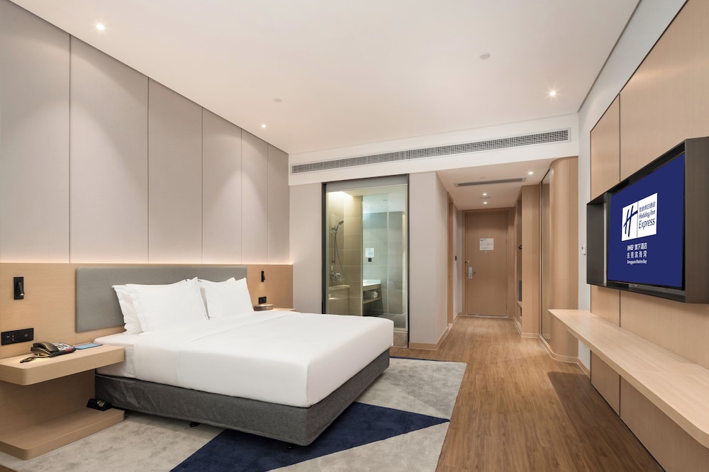 Standard Room, 1 King Bed (Extra Floor Space) - Photo 6