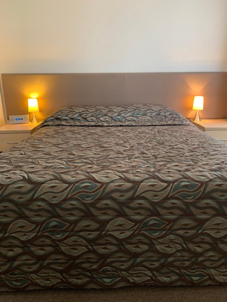 Standard Room, 1 Queen Bed - Photo 3
