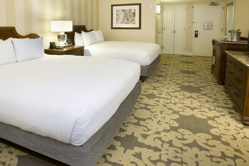 Room, 2 Queen Beds, Accessible, City View (Hearing) - Photo 2