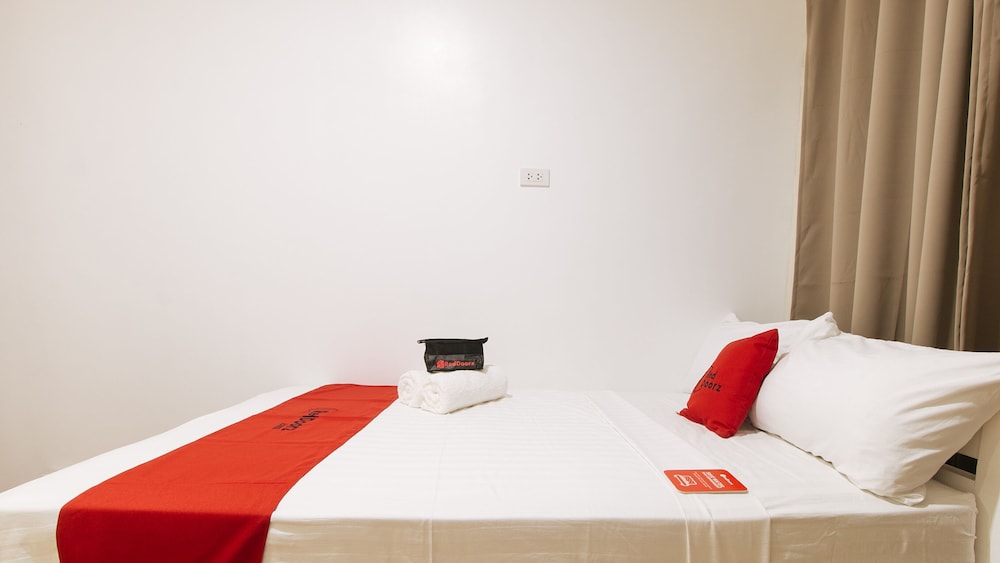 Double Room (Reddoorz) - Photo 5