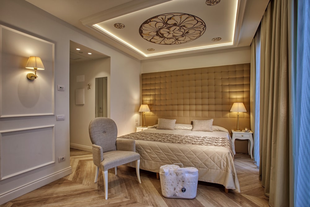 Deluxe Double or Twin Room - Photo 8