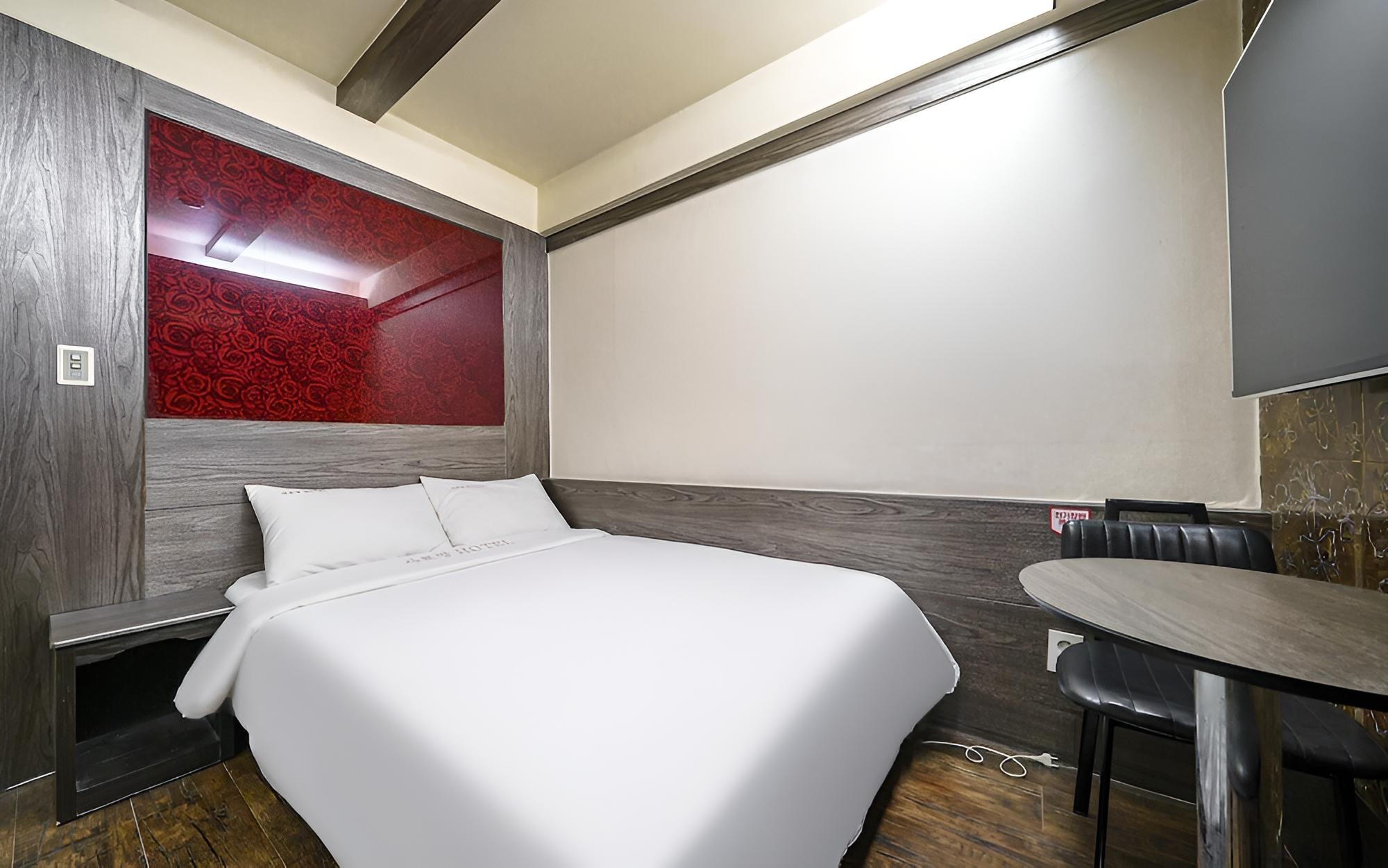Room (Deluxe (OTT 1PC Bathtub))