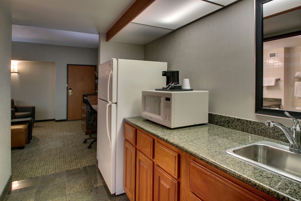 Suite, Multiple Beds, Refrigerator & Microwave (2 Rooms, Upper Floor) photo 2
