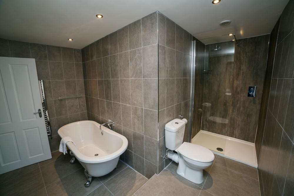 Suite - Photo 16