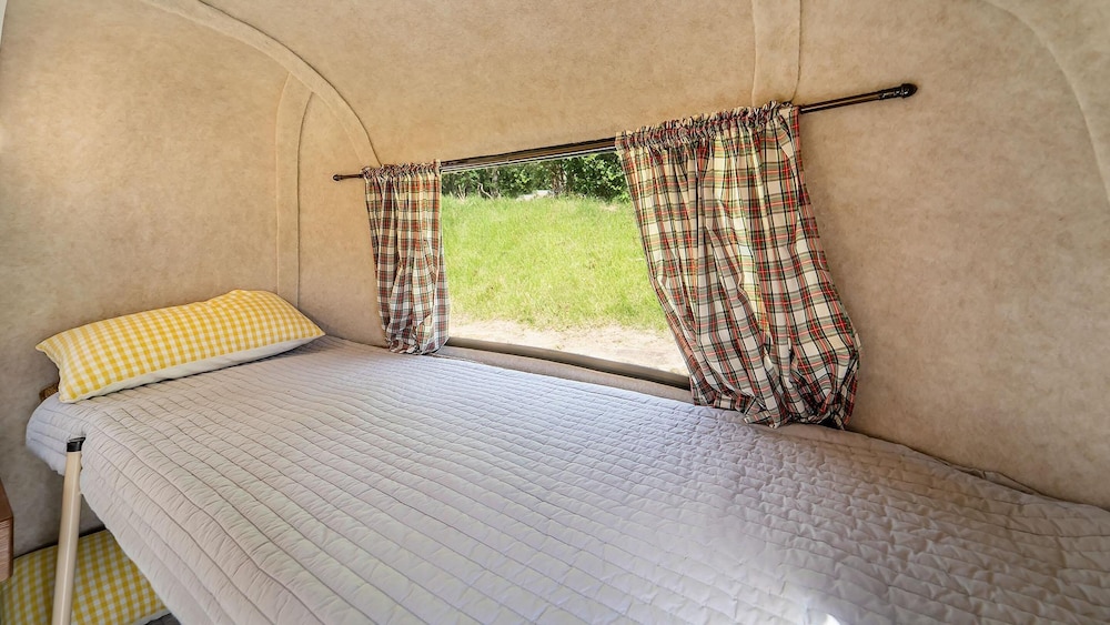 Basic Room, 1 Bedroom (Caravan Baby yellow) photo 3