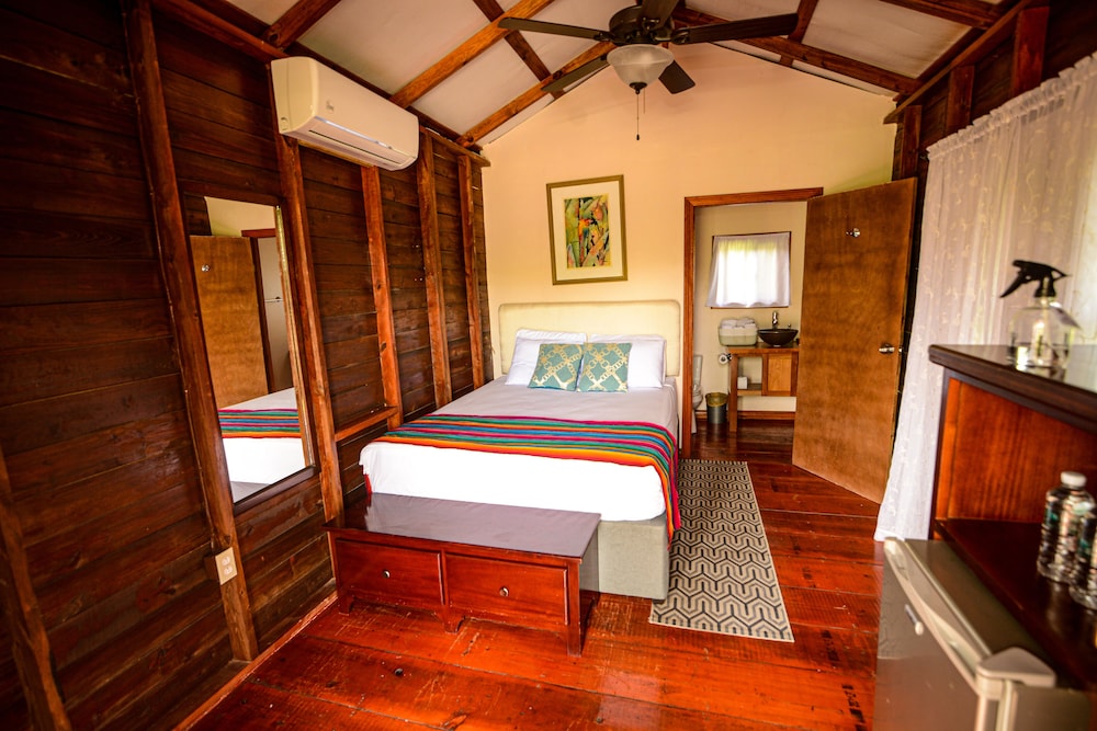 Basic Cabin, 1 Queen Bed, Pool Access, Garden View photo 3