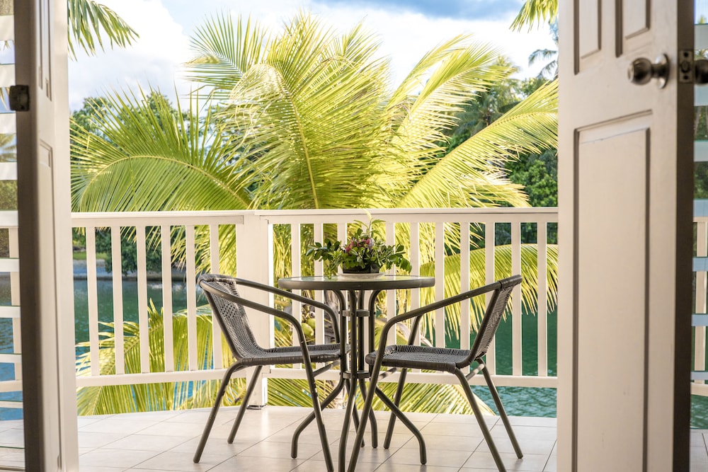 Tropical 2-Bedroom Apartment - Photo 6