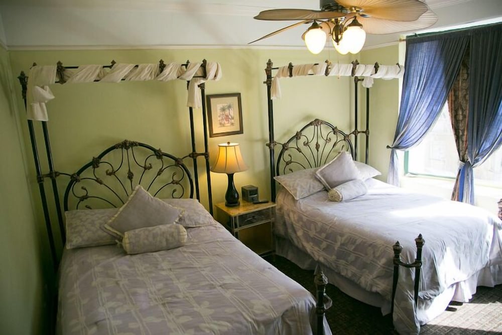 Quadruple Room - Photo 7