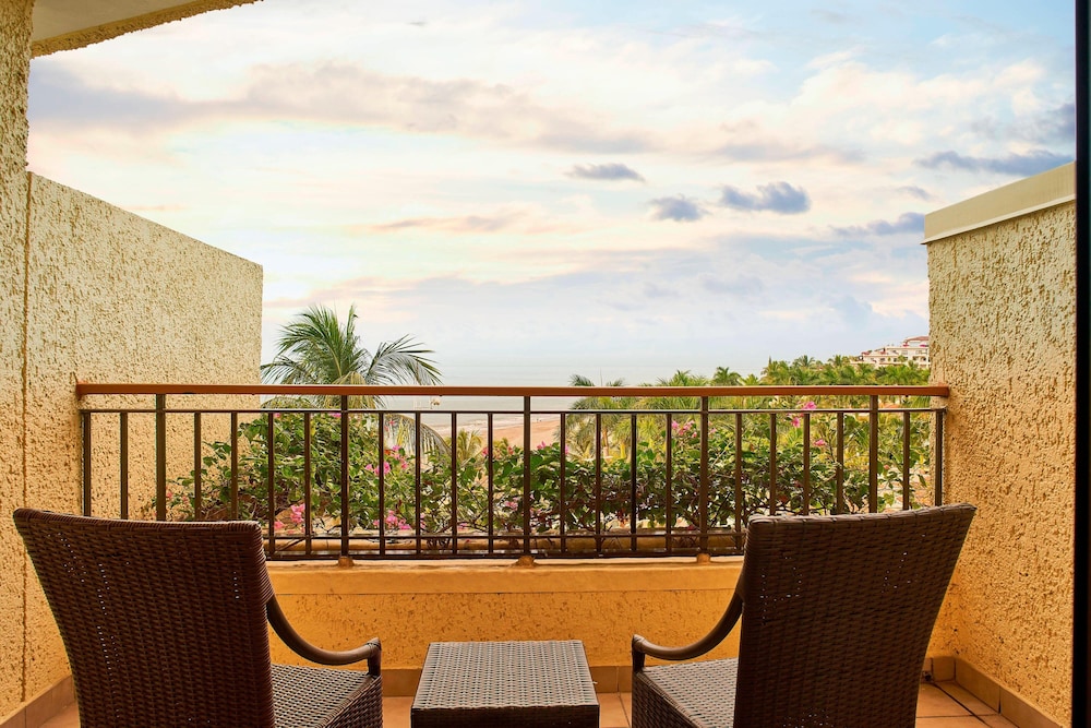 Panoramic Room, 1 King Bed with Sofa bed, Ocean View - Photo 6