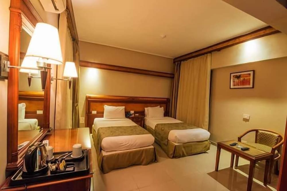 Suite, 2 Bedrooms - Photo 14