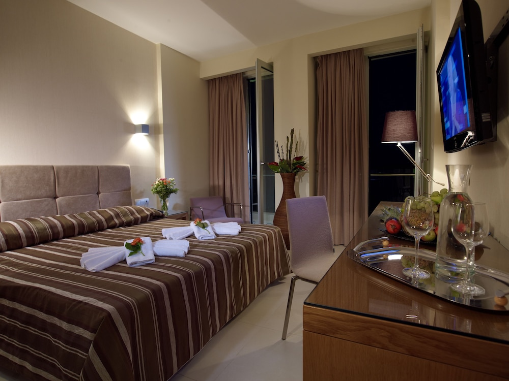Standard Room, City View - Photo 2