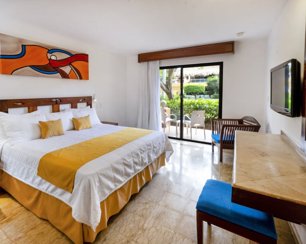 Superior Garden, 1 King Bed, Non-Smoking photo 2