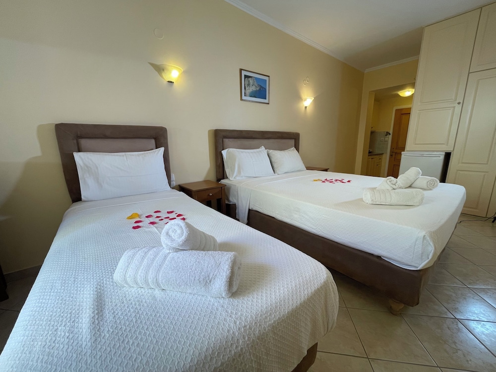 Double Room, Mountain View with extra bed photo 3