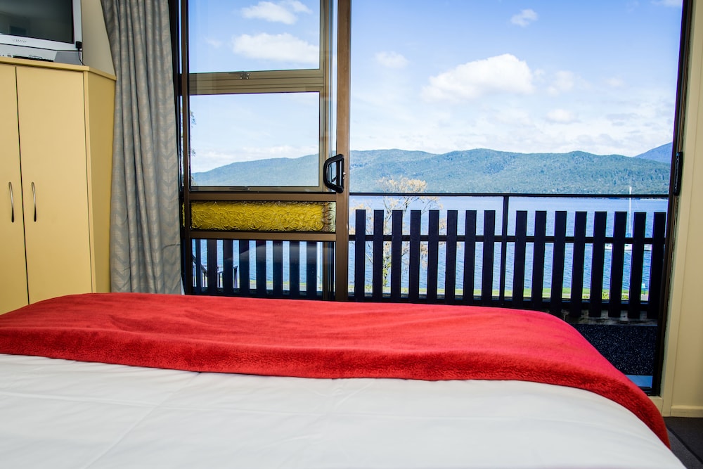 Standard Suite, 1 Bedroom, Non Smoking, Kitchenette (LAKEFRONT) photo 3