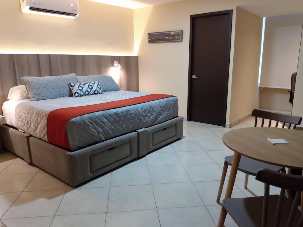 Premium Room, 1 King Bed