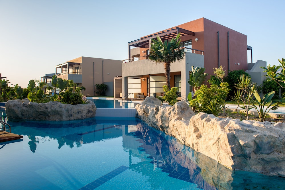 Double Swim-up Room - Photo 2