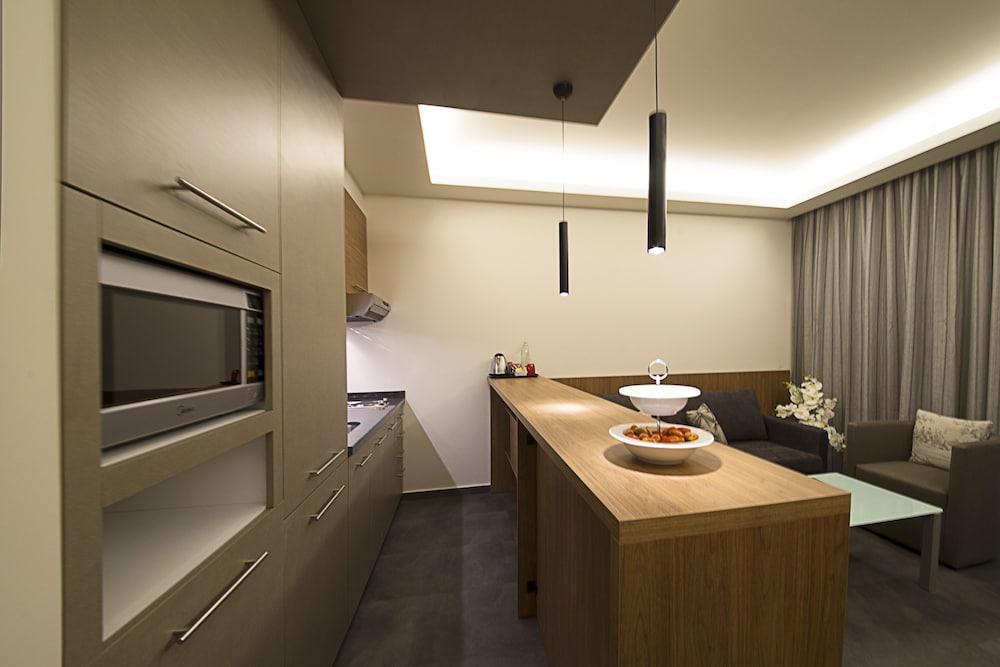 Deluxe One Bedroom Suite, with Balcony photo 1
