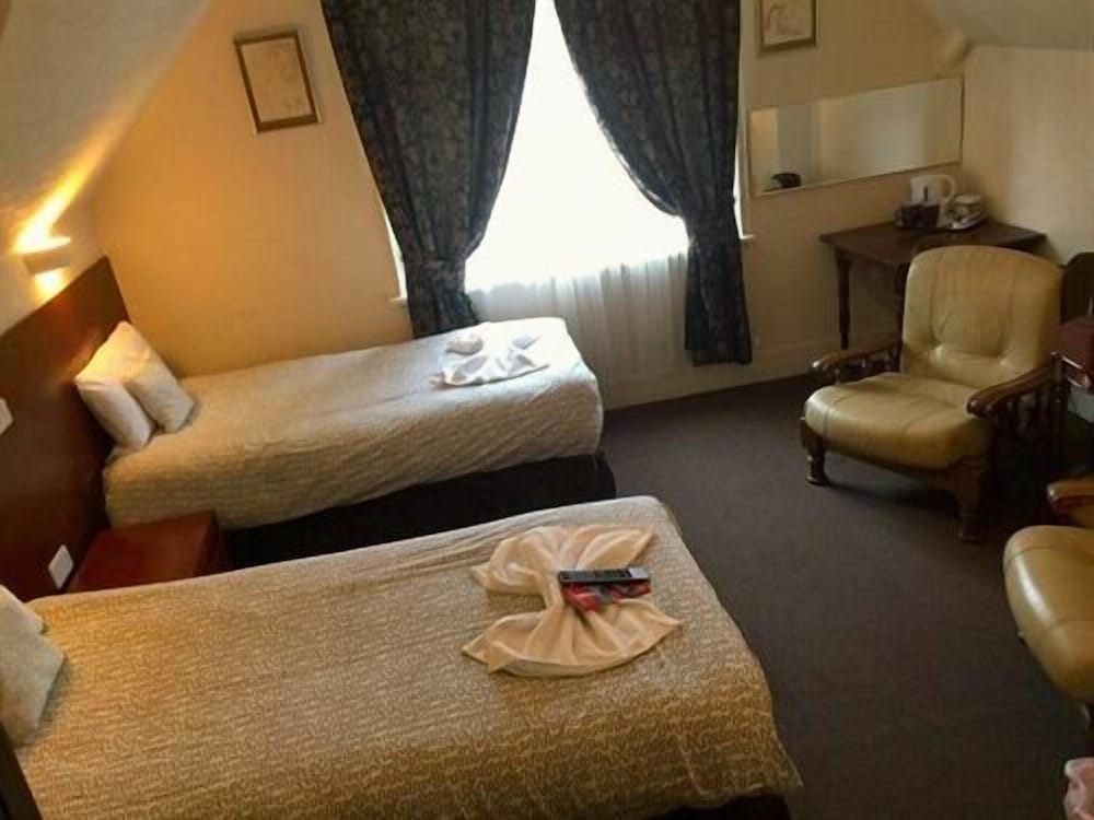 Twin Room, Ensuite photo 2