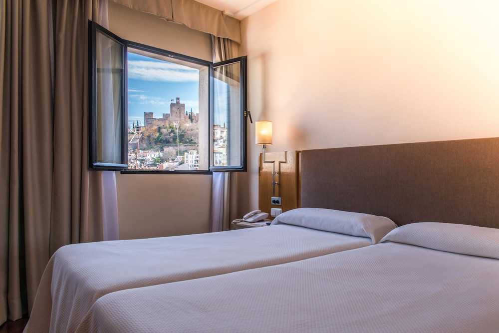 Superior Twin Room (Alhambra) - Photo 9