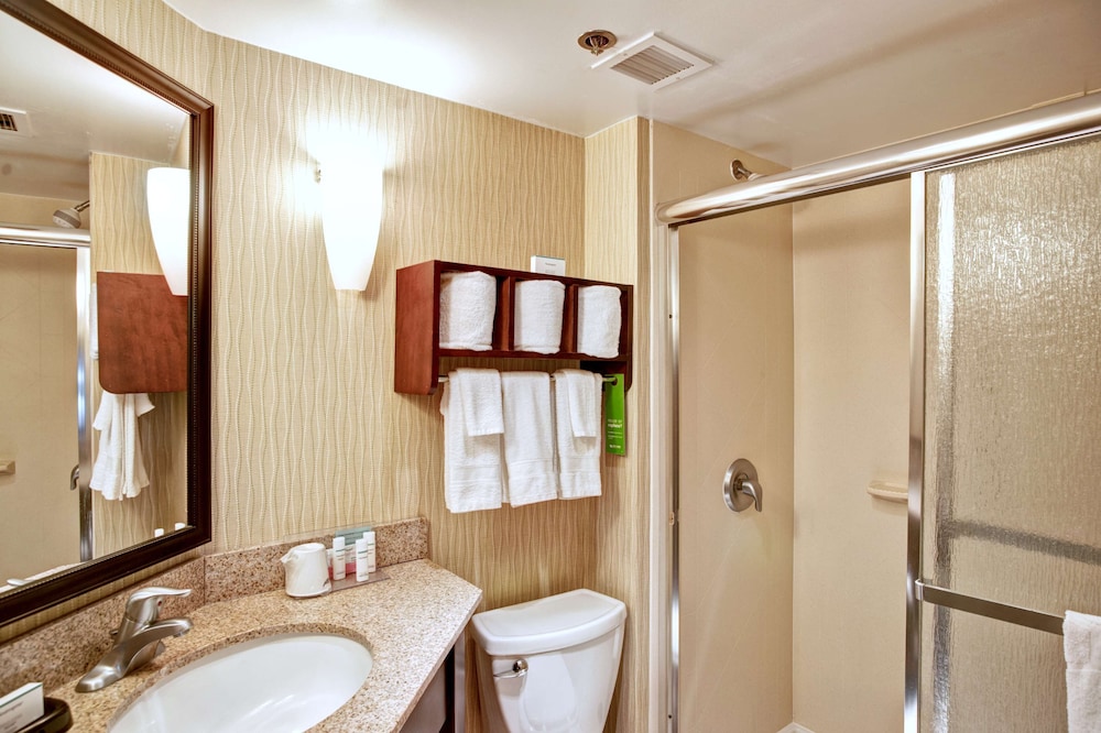 Standard room with king bed - Photo 5