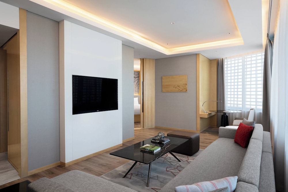 Executive Suite, 1 Bedroom, City View - Photo 3