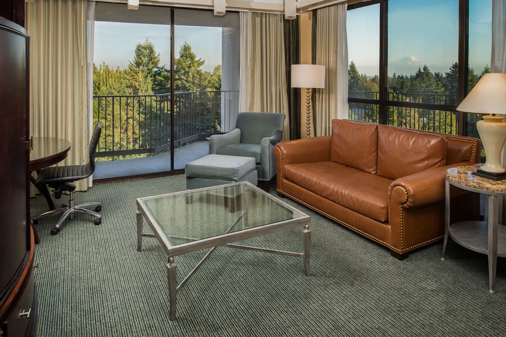 Premium Room, 1 King Bed, Balcony, Corner - Photo 1