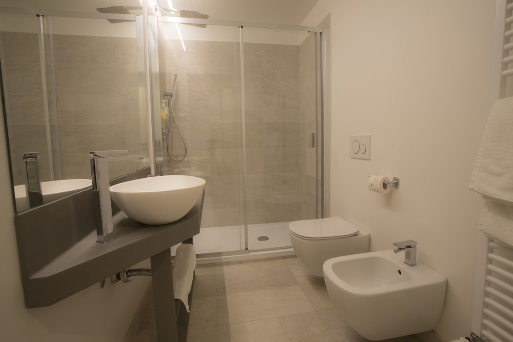 Deluxe Double Room, Balcony, Partial Sea View photo 2