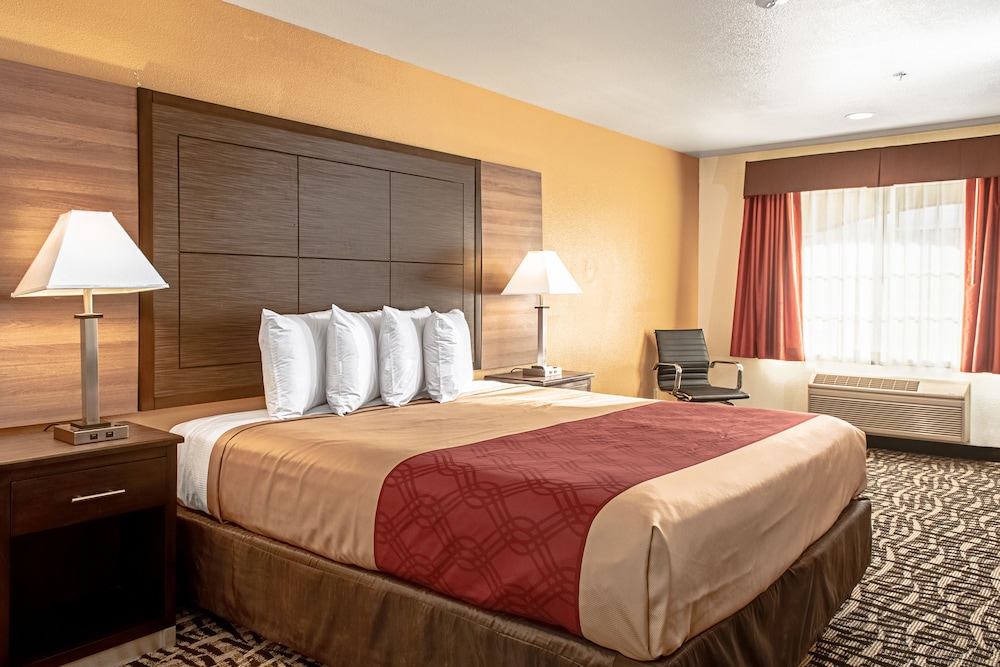 1 Queen Bed - Non Smoking - Photo 1