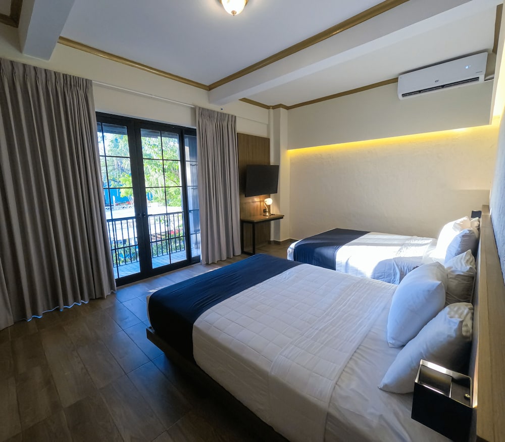 Double Room, 2 Queen Beds, City View