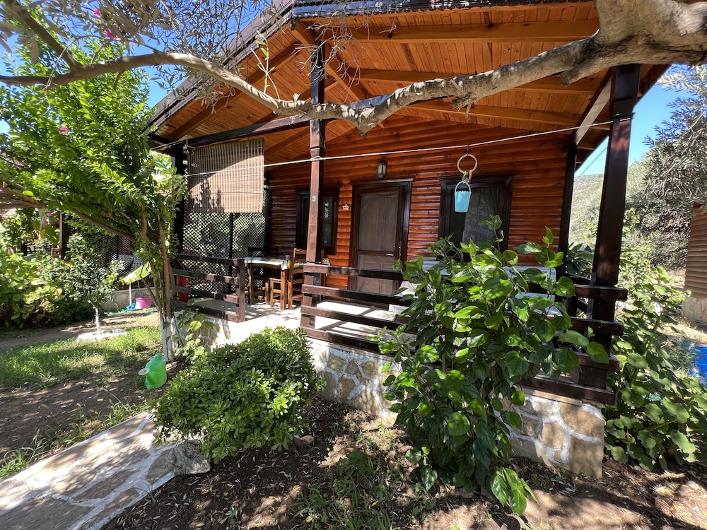 Basic Bungalow, Multiple Beds, Lanai, Garden View photo 3