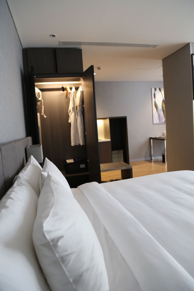 Signature Studio Suite photo 3