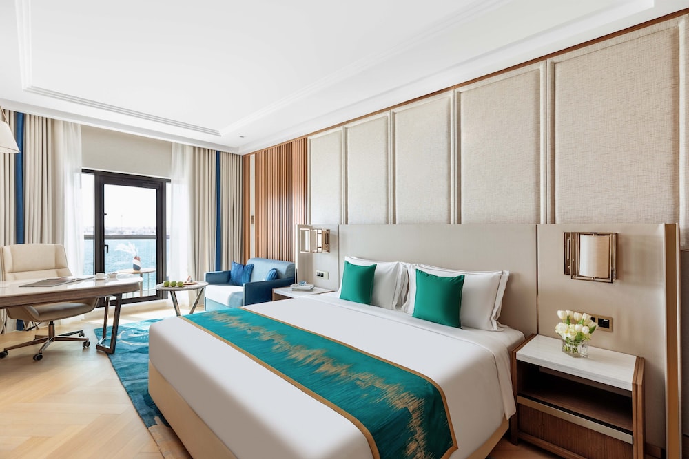 Grand Luxury Suite Sea View with Open Jacuzzi and Club Lounge Access