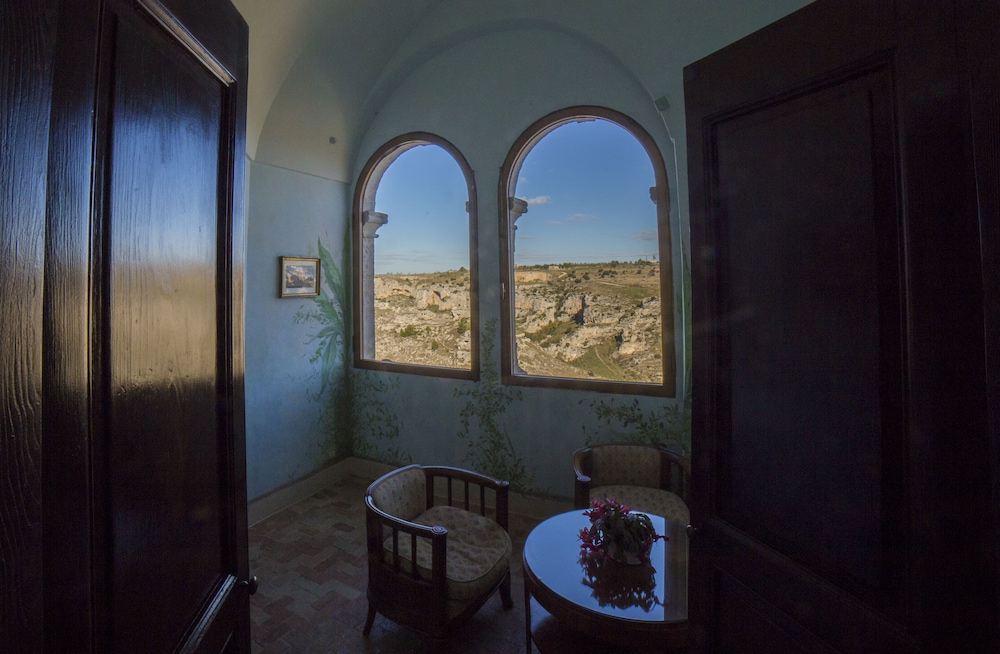 Superior Suite - Photo 4