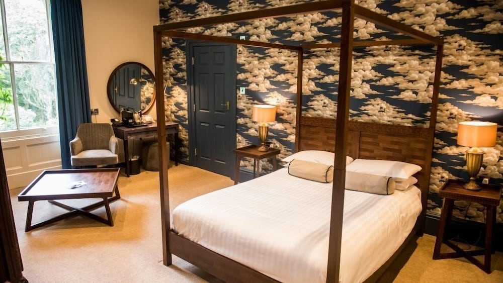 Suite with Four Poster Bed photo 1