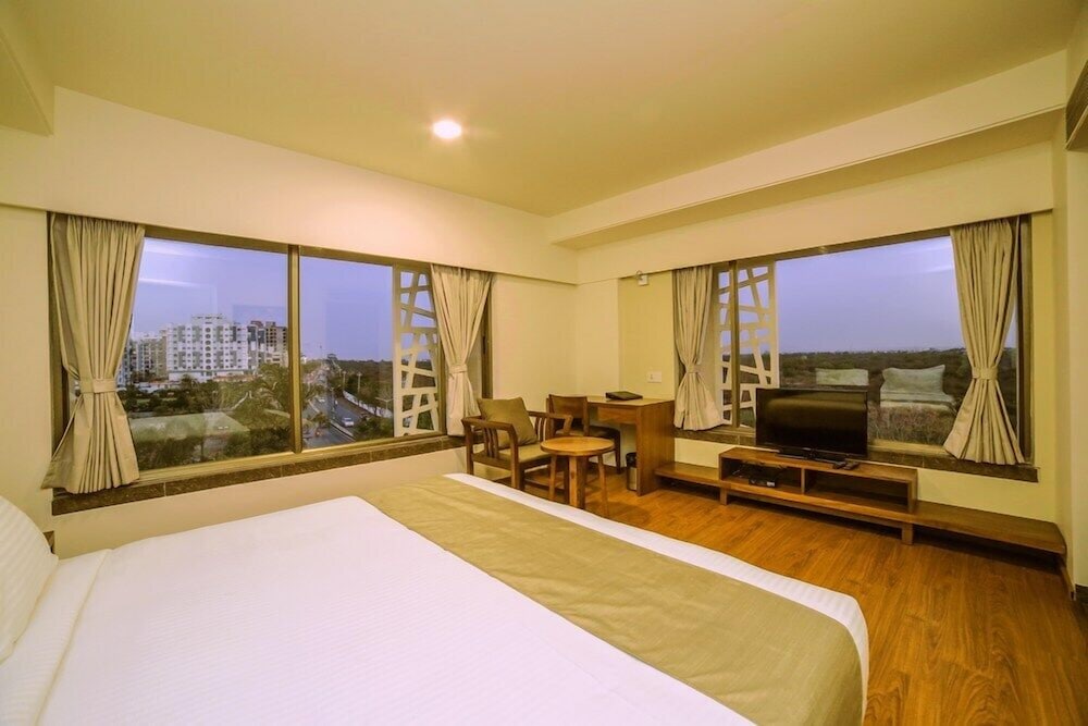 Premier Double or Twin Room, 1 Bedroom, Non Smoking, City View photo 2