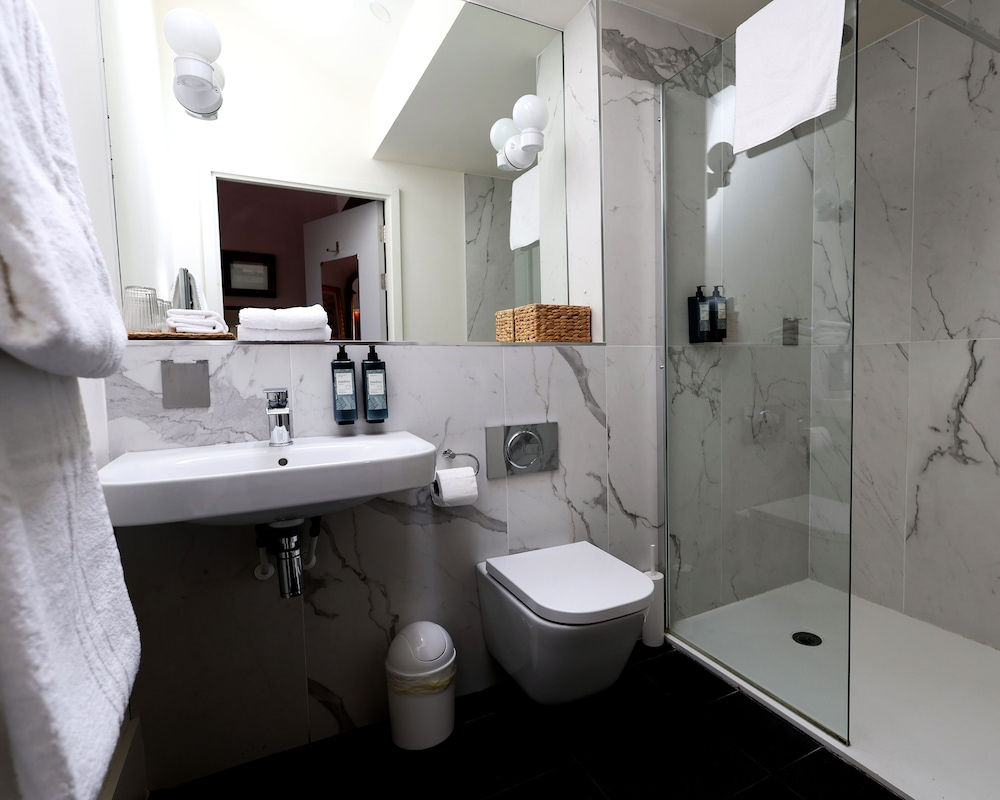 Standard Twin Room - Photo 2