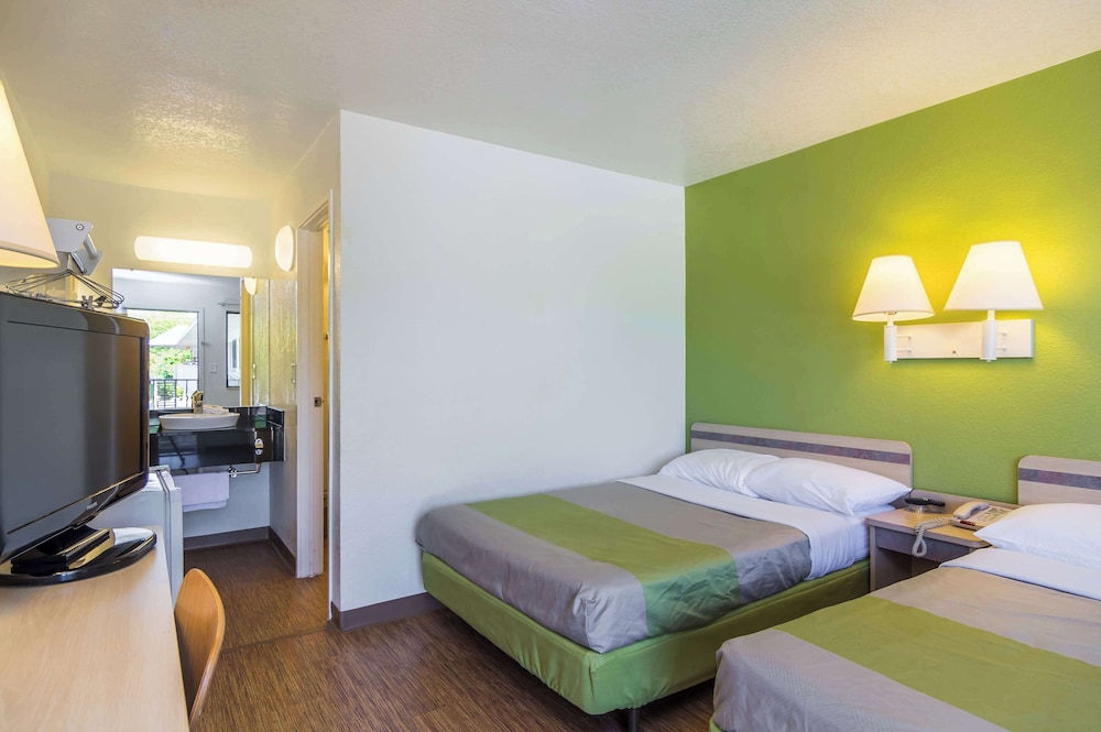 Standard Room, 2 Double Beds, Non Smoking photo 1