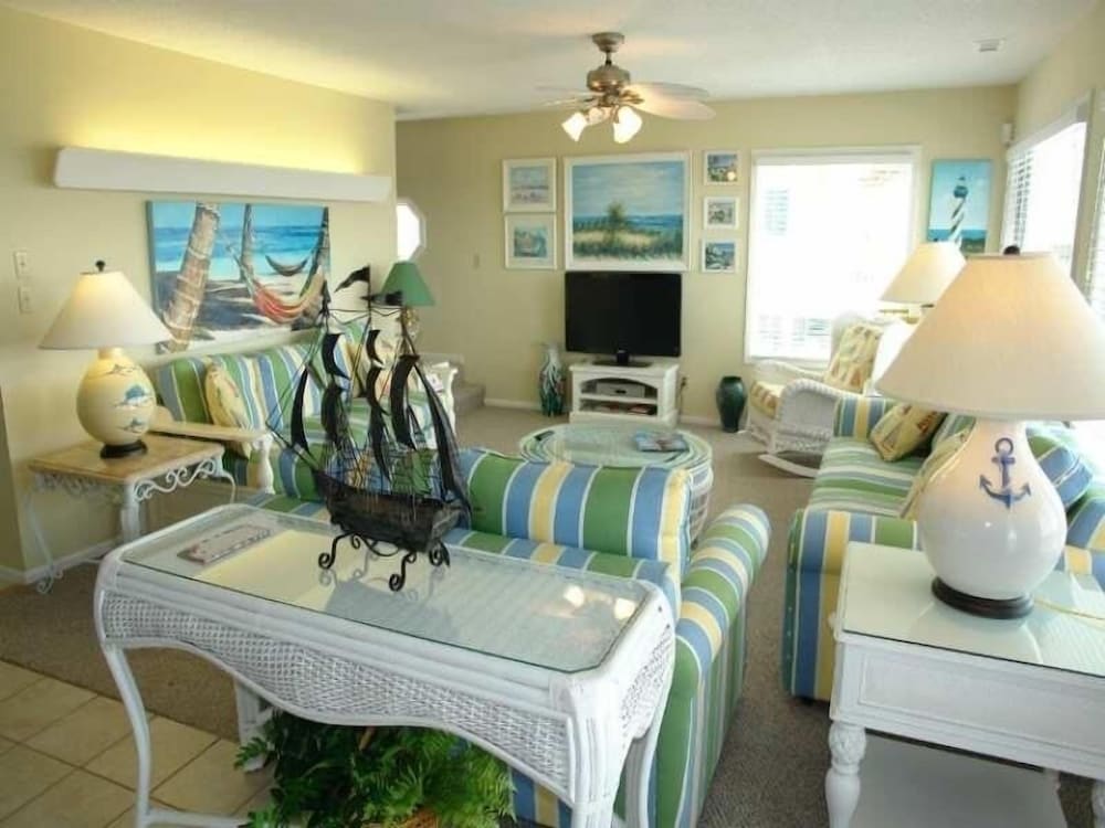 House, 6 Bedrooms photo 1