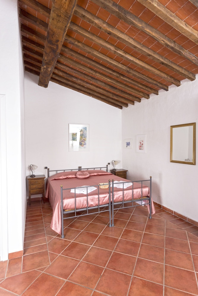 Classic Triple Room, Hill View photo 2