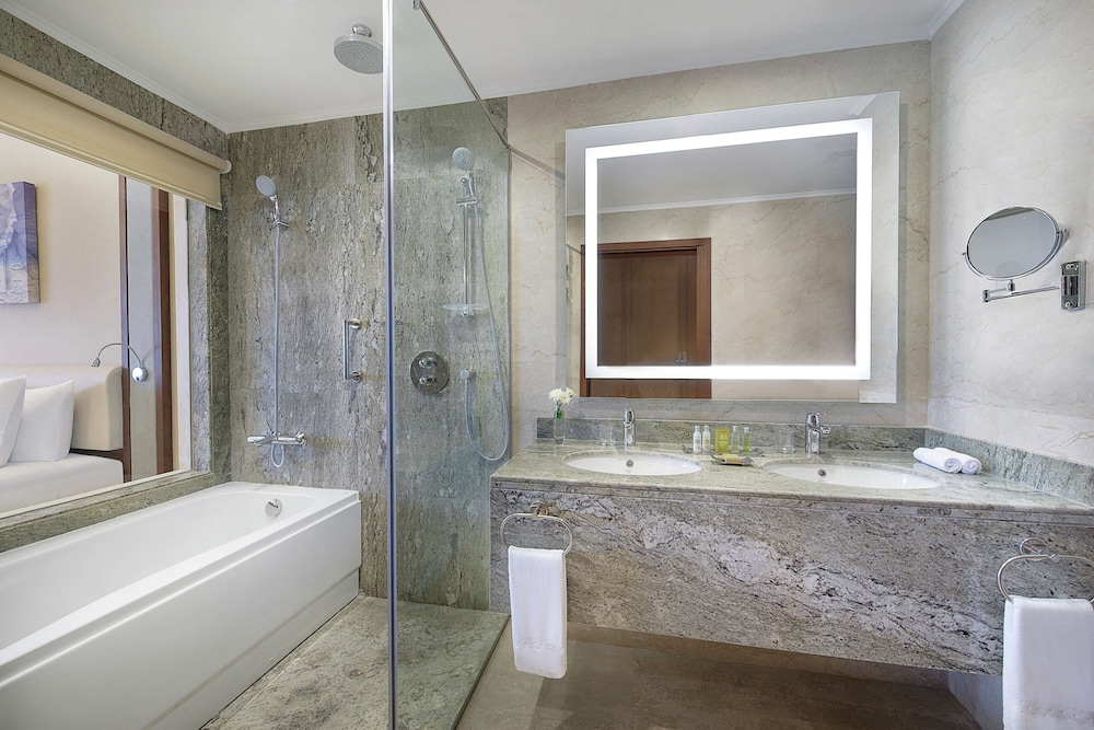 Superior Room, 2 Twin Beds, Balcony, Sea View (View) - Photo 7