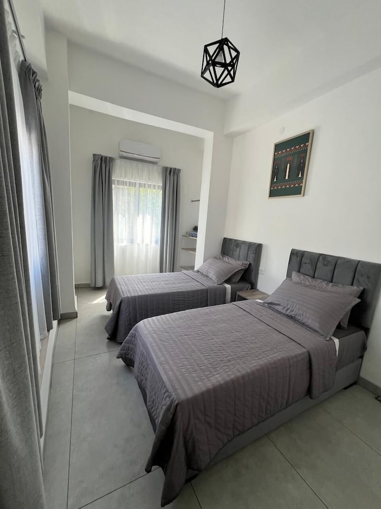 Twin Room with Ensuite - Photo 1
