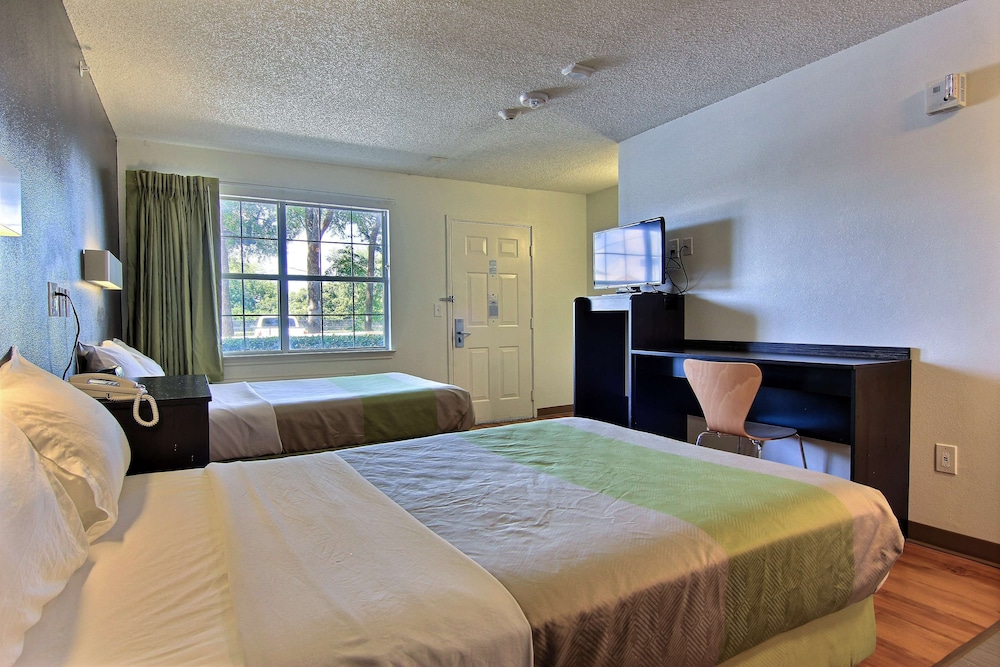 Standard Room, 2 Double Beds, Non Smoking - Photo 5