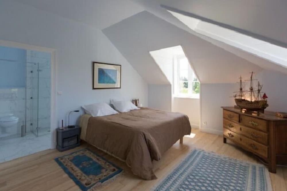 Room (3) photo 1