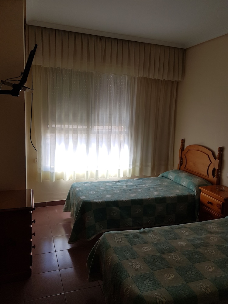 Standard Twin Room, Ensuite photo 2