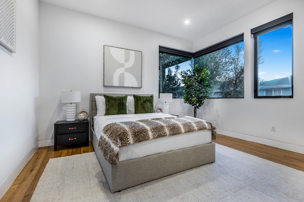 House, Multiple Beds, Pool Access, Mountain View (Skyline Luxury Haven) photo 1