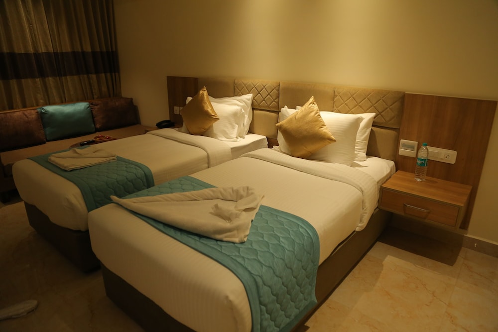 Deluxe Room, 2 Twin Beds - Photo 1