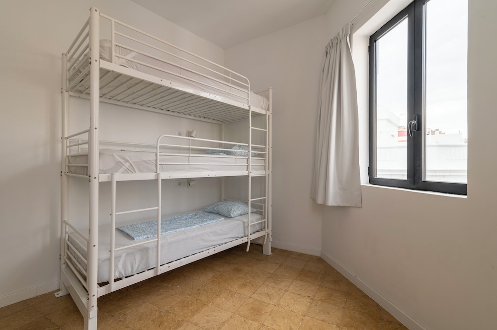 One Single Bed in a 12 beds room photo 3