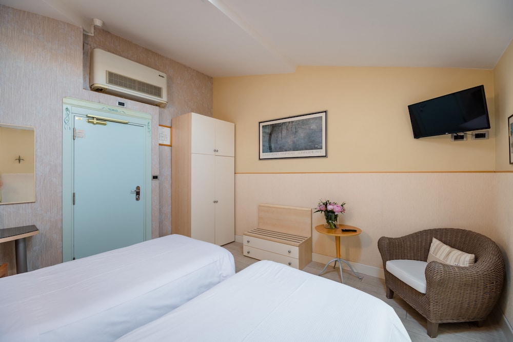 Classic Double or Twin Room, 1 Bedroom - Photo 7