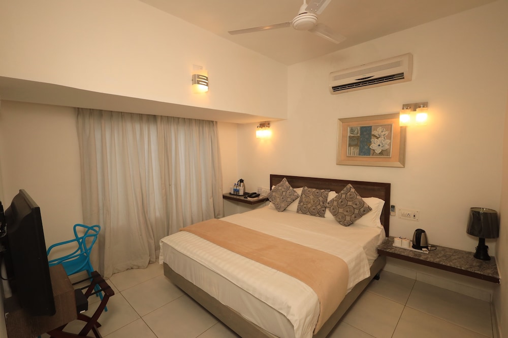 Deluxe Room, 1 Queen Bed, Mountain View photo 1